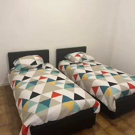 בית אירוח A